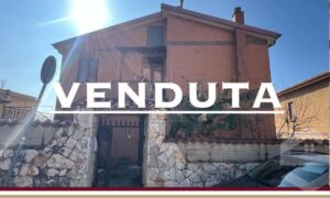 Scopri di più sull'articolo Vendita – Roma, Settebagni, vicolo delle Lucarie, Cielo terra 292 mq con giardino, terrazzi, box, posti auto e cantine. € 489.000,00