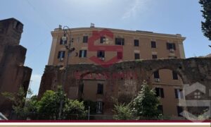 Scopri di più sull'articolo Roma – San Giovanni, via Enrico Toti,  quadrilocale 100 mq. senza balconi, con posto auto condominiale, € 399.000,00